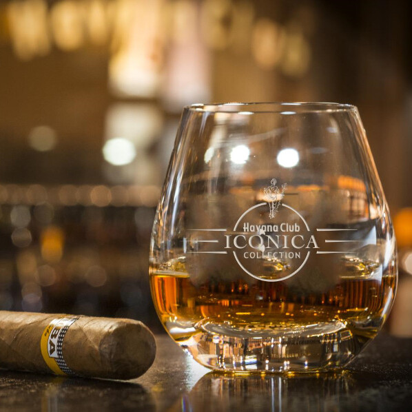 best drinks whiskey and cigars at bar bkleu tortue