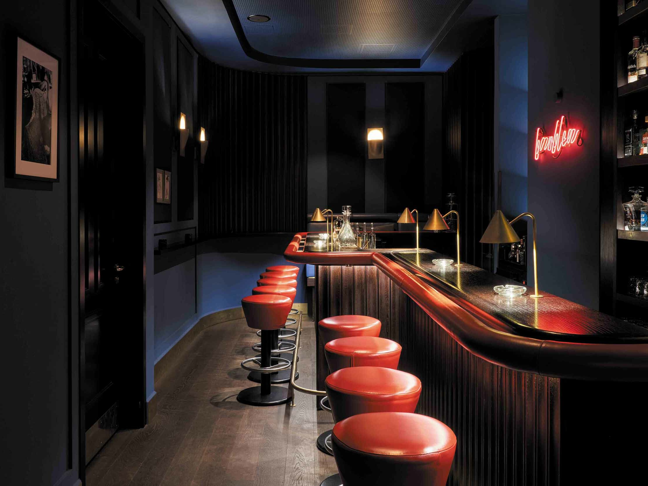 bar bleu hamburg at hotel tortue finest drirnks whisky scotch and cigars gentleman style